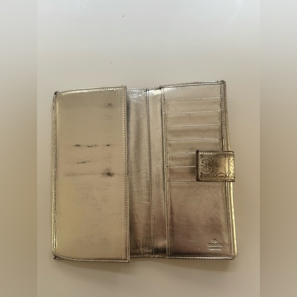 Gucci Metallic Silver Logo Wallet - Picture 11 of 16
